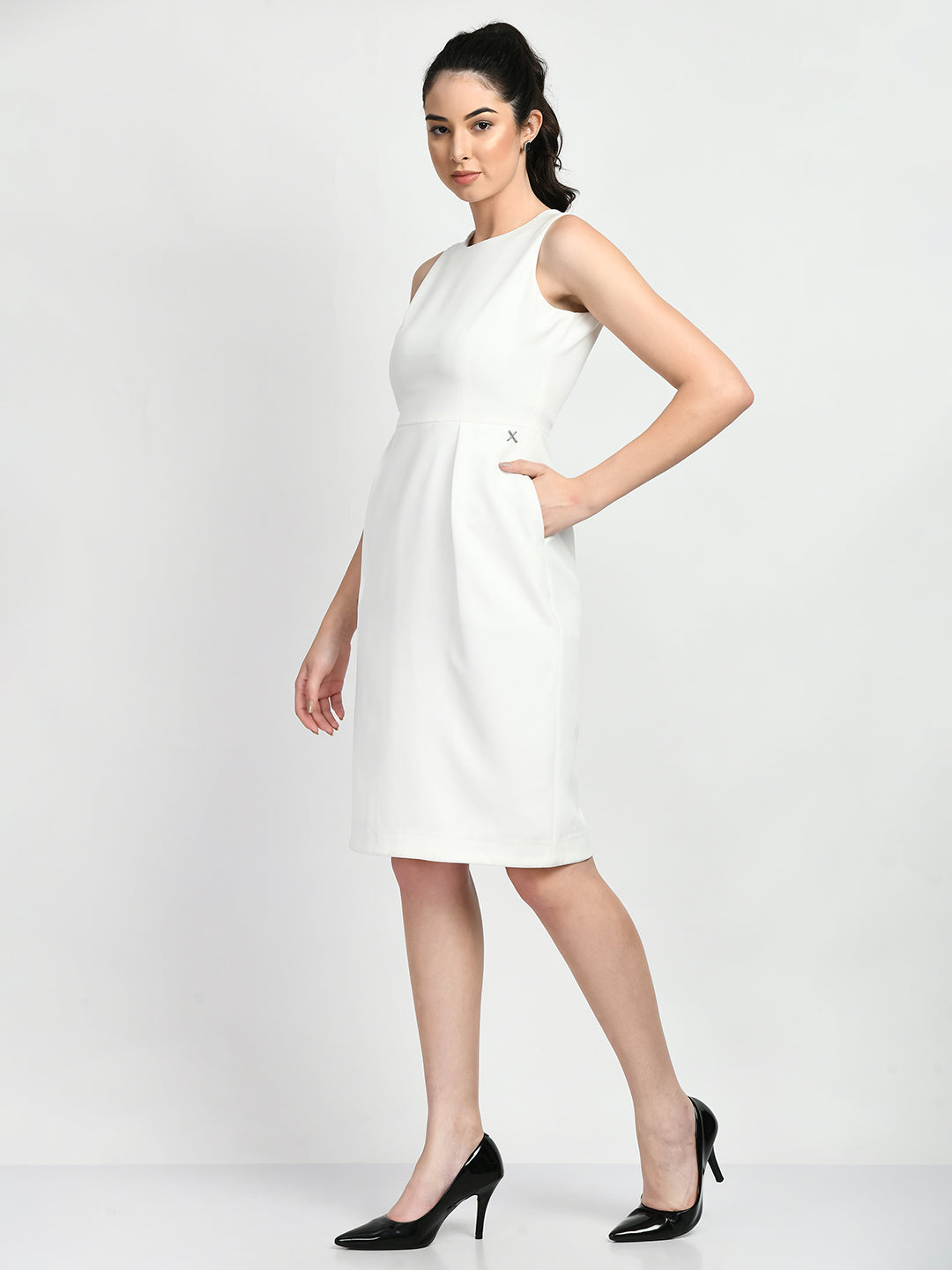 Courage Sleeveless Sheath Dress (White)