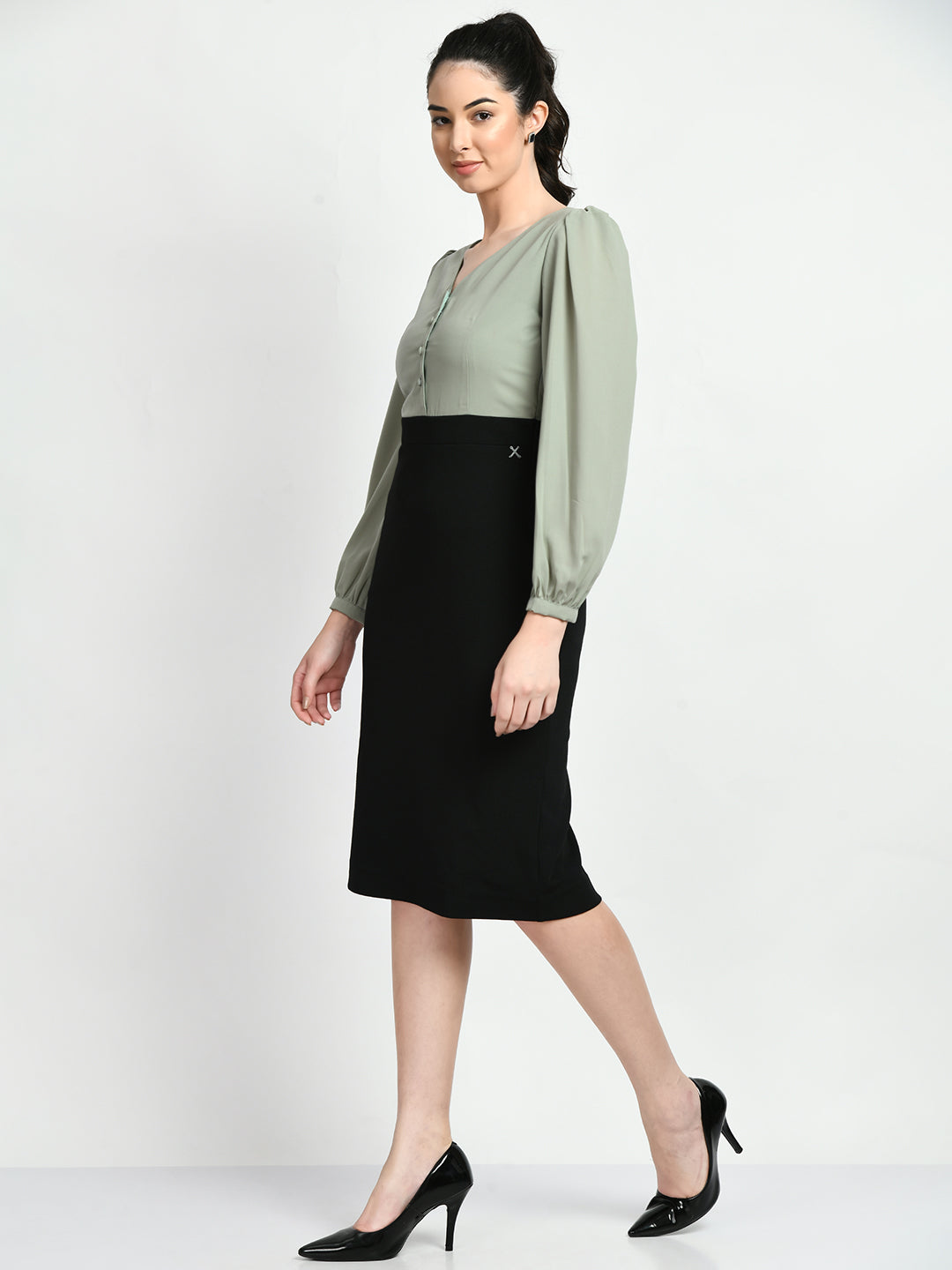 Style Colour Blocked Sheath Dress (Black + Pista Green)