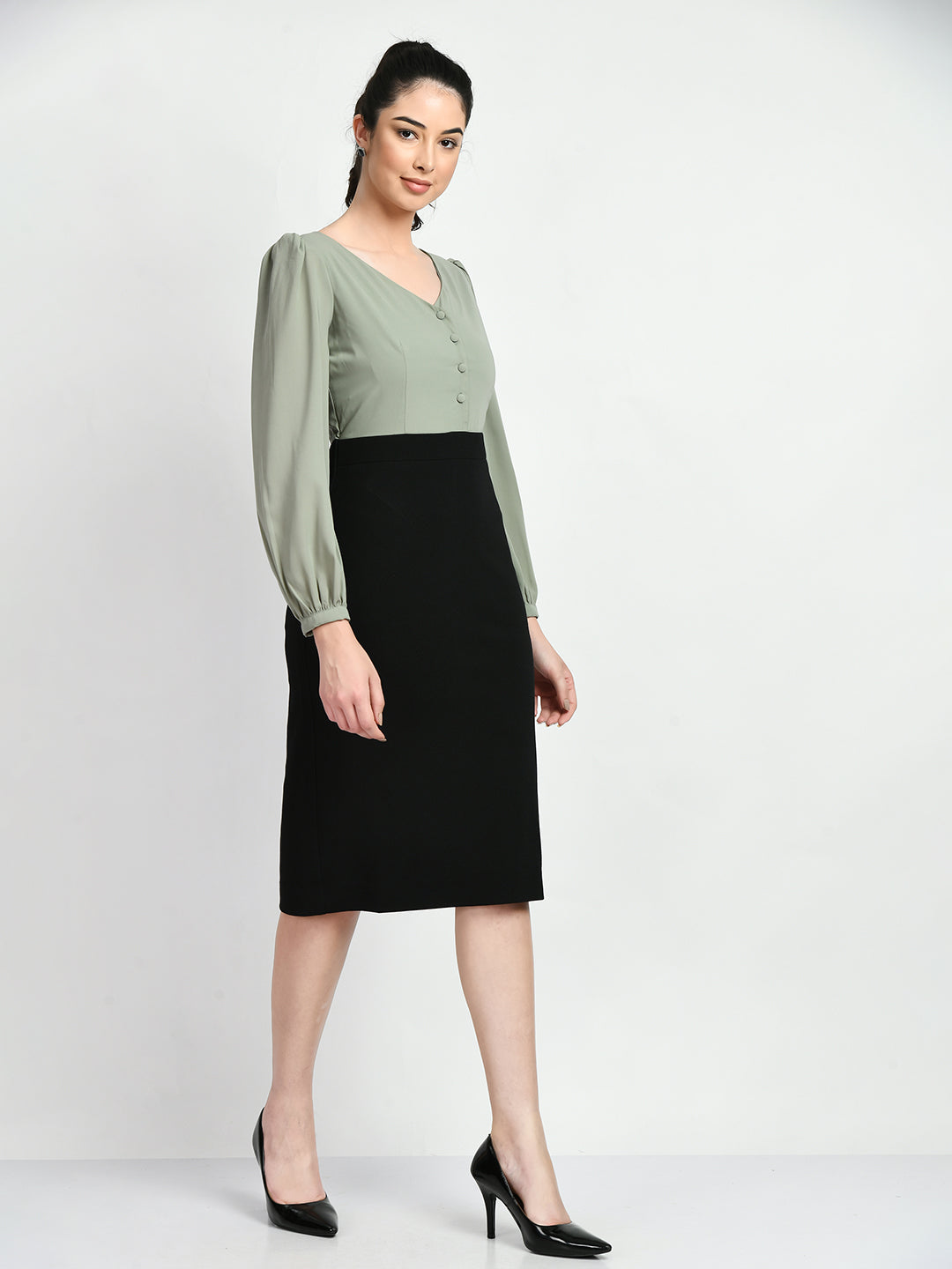 Style Colour Blocked Sheath Dress (Black + Pista Green)