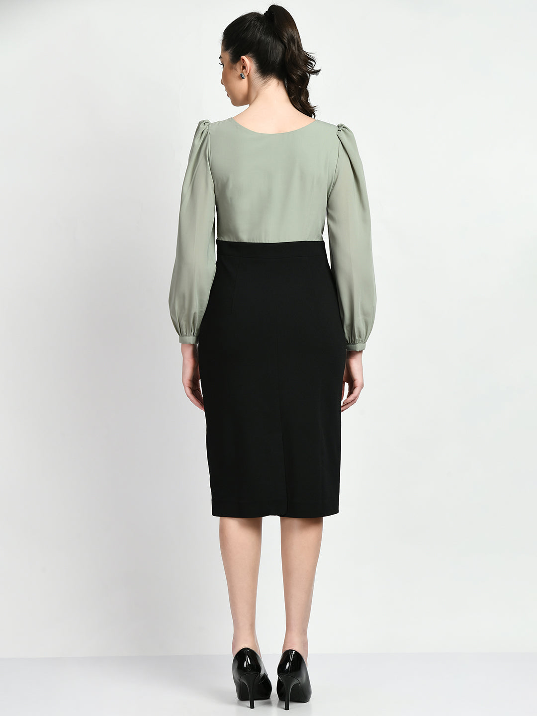 Style Colour Blocked Sheath Dress (Black + Pista Green)